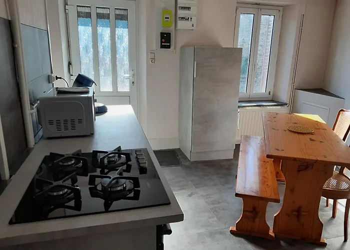 홈스테이 Les Campanules Monthermé